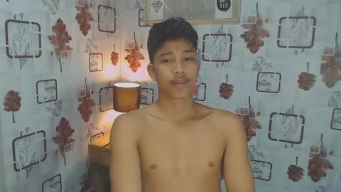 sweet_guyxx online show from February 2025 06:52:01 PM