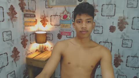 sweet_guyxx online show from February 2025 07:37:02 PM