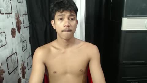 sweet_guyxx online show from October 2025 05:37:02 AM