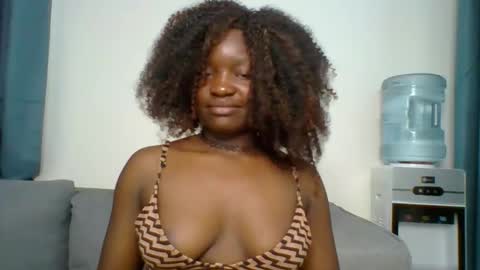 Snapshot of sweet_jenica chatting on October 2025 05:05:02 AM ESTHER NEEMA online show from October 2025 05:05:02 AM