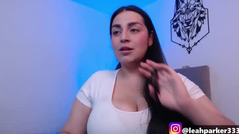 Leah online show from October 2025 06:43:01 PM