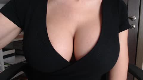 Snapshot of sweet_lil_thing chatting on September 2025 07:13:02 AM Jen online show from September 2025 07:13:02 AM