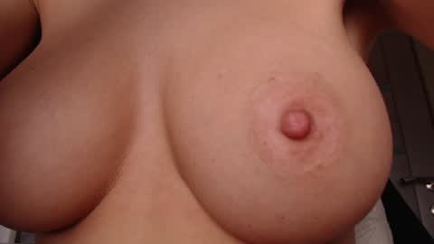 Snapshot of sweet_lil_thing chatting on November 2025 07:41:02 AM Jen online show from November 2025 07:41:02 AM