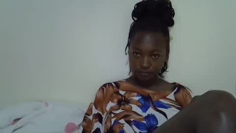 sweet_lunaz online show from October 2025 09:21:02 AM