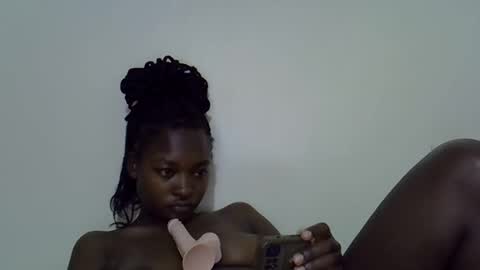 sweet_lunaz online show from October 2025 09:26:02 PM
