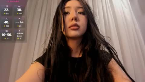 Snapshot of sweet_mikasa chatting on December 2025 05:21:02 PM Mikasa online show from December 2025 05:21:02 PM