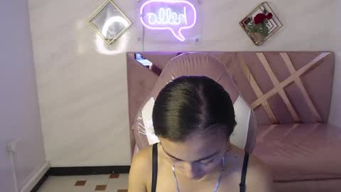 Live 300pm 900pm COLOMBIAN HOUR online show from February 2025 08:00:01 PM