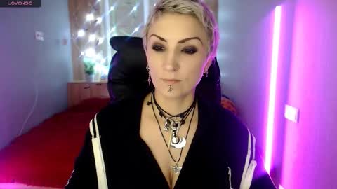 Snapshot of sweet_n_strong chatting on November 2025 01:11:01 PM sweet_n_strong online show from November 2025 01:11:01 PM