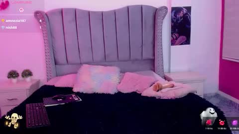 Snapshot of sweet_naomy01 chatting on October 2025 05:08:01 AM sweet_naomy01 online show from October 2025 05:08:01 AM