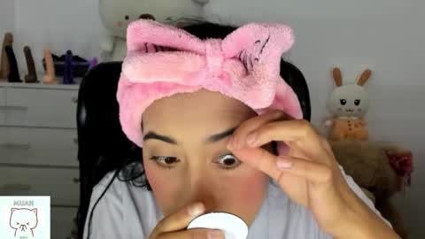 Nhaomy online show from October 2025 09:00:02 PM