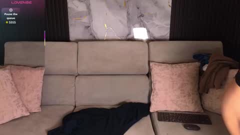 Santiago online show from November 2025 08:10:01 PM