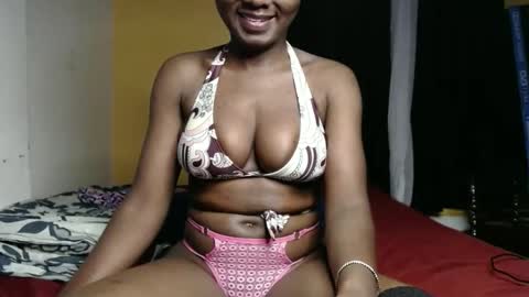 Snapshot of sweet_sherie chatting on January 2025 06:54:02 PM ellanah Tracie online show from January 2025 06:54:02 PM