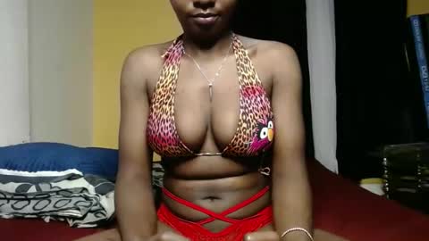 Snapshot of sweet_sherie chatting on February 2025 10:52:02 PM ellanah Tracie online show from February 2025 10:52:02 PM