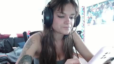 Bella  online show from September 2025 04:42:01 PM