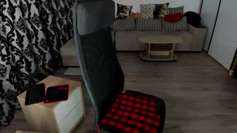 Charlotte online show from October 2025 06:39:02 PM