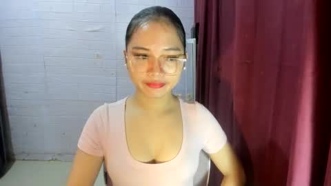 Snapshot of sweetcummer27 chatting on November 2025 01:06:02 AM SOPHIA online show from November 2025 01:06:02 AM