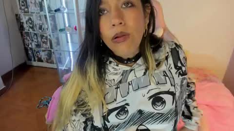 Snapshot of sweethotsin_sexy69 chatting on November 2025 06:01:01 AM online show from November 2025 06:01:01 AM