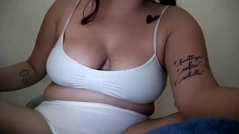 Snapshot of sweetie__annie chatting on October 2025 05:19:02 AM Ana Mara i cant Make noise My family is here online show from October 2025 05:19:02 AM