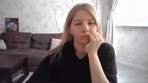 SweetieeFox online show from September 2025 06:46:01 AM