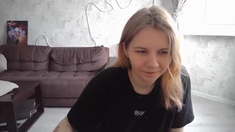 SweetieeFox online show from September 2025 06:14:01 AM