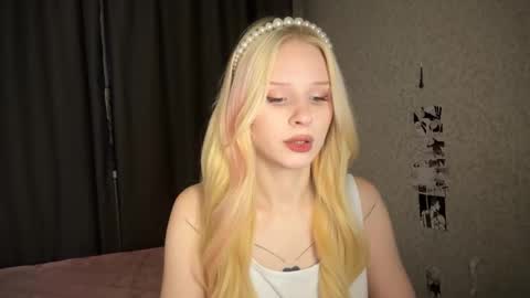 Snapshot of sweetielis chatting on December 2024 04:30:02 AM sweetie Lisa3 online show from December 2024 04:30:02 AM