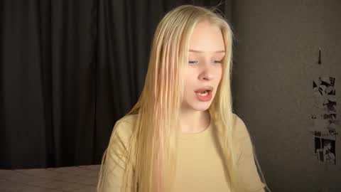 Snapshot of sweetielis chatting on January 2025 03:58:02 AM sweetie Lisa3 online show from January 2025 03:58:02 AM