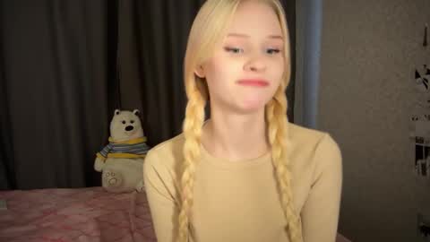 Snapshot of sweetielis chatting on January 2025 09:54:02 AM sweetie Lisa3 online show from January 2025 09:54:02 AM