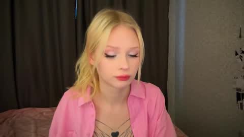 Snapshot of sweetielis chatting on January 2025 05:15:02 AM sweetie Lisa3 online show from January 2025 05:15:02 AM