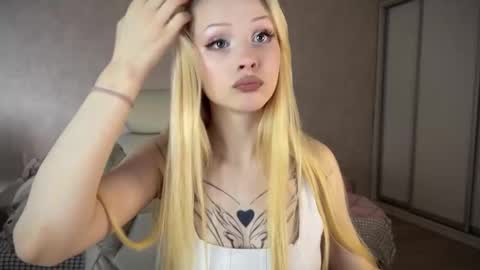 Snapshot of sweetielis chatting on March 2025 08:44:01 AM sweetie Lisa3 online show from March 2025 08:44:01 AM