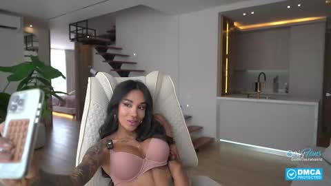 Snapshot of sweetlaurasaenz chatting on September 2025 03:11:02 PM Laura Saenz Geminis online show from September 2025 03:11:02 PM