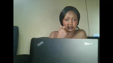 sweetmama06 online show from October 2025 12:18:02 PM