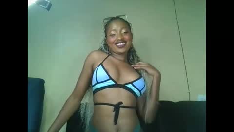 sweetmama06 online show from November 2025 07:02:01 PM