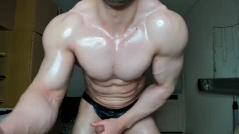Snapshot of sweetmuscles_boy chatting on December 2024 08:07:02 AM Lorenzo online show from December 2024 08:07:02 AM