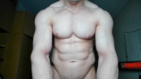 Snapshot of sweetmuscles_boy chatting on December 2024 05:20:01 AM Lorenzo online show from December 2024 05:20:01 AM