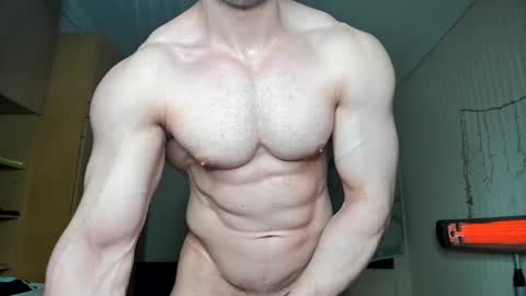 Snapshot of sweetmuscles_boy chatting on December 2024 05:11:02 AM Lorenzo online show from December 2024 05:11:02 AM