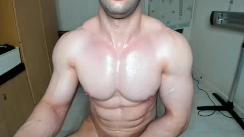 Snapshot of sweetmuscles_boy chatting on January 2025 08:07:02 AM Lorenzo online show from January 2025 08:07:02 AM
