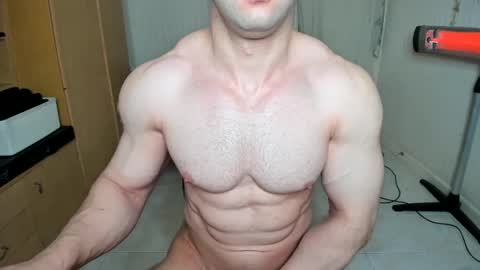 Snapshot of sweetmuscles_boy chatting on January 2025 06:31:02 AM Lorenzo online show from January 2025 06:31:02 AM