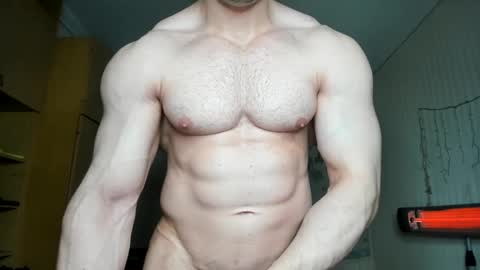 Snapshot of sweetmuscles_boy chatting on January 2025 05:21:01 AM Lorenzo online show from January 2025 05:21:01 AM