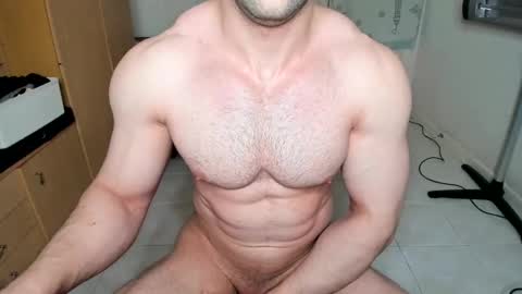 Snapshot of sweetmuscles_boy chatting on January 2025 01:16:02 PM Lorenzo online show from January 2025 01:16:02 PM