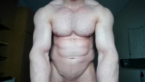 Snapshot of sweetmuscles_boy chatting on January 2025 03:47:02 PM Lorenzo online show from January 2025 03:47:02 PM