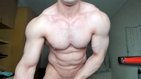 Snapshot of sweetmuscles_boy chatting on January 2025 09:05:01 AM Lorenzo online show from January 2025 09:05:01 AM