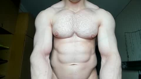 Snapshot of sweetmuscles_boy chatting on February 2025 06:14:02 AM Lorenzo online show from February 2025 06:14:02 AM