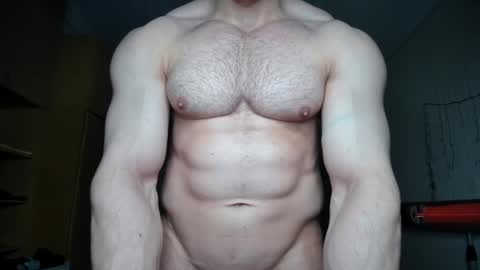 Snapshot of sweetmuscles_boy chatting on February 2025 05:31:01 PM Lorenzo online show from February 2025 05:31:01 PM