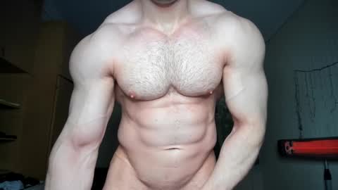 Snapshot of sweetmuscles_boy chatting on February 2025 05:14:01 AM Lorenzo online show from February 2025 05:14:01 AM