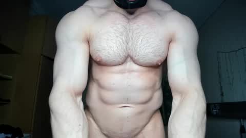 Snapshot of sweetmuscles_boy chatting on February 2025 07:07:01 PM Lorenzo online show from February 2025 07:07:01 PM