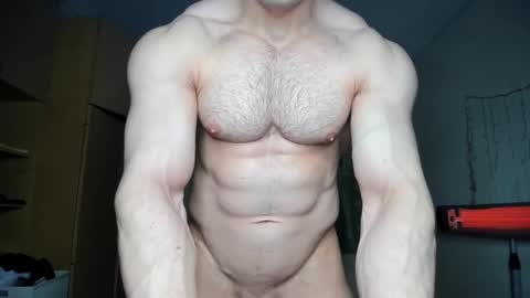 Snapshot of sweetmuscles_boy chatting on February 2025 05:10:01 AM Lorenzo online show from February 2025 05:10:01 AM