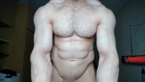 Snapshot of sweetmuscles_boy chatting on February 2025 08:11:02 AM Lorenzo online show from February 2025 08:11:02 AM