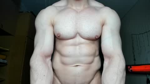 Snapshot of sweetmuscles_boy chatting on February 2025 04:58:02 AM Lorenzo online show from February 2025 04:58:02 AM