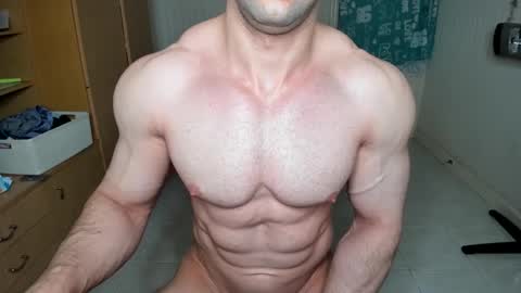 Snapshot of sweetmuscles_boy chatting on March 2025 04:49:01 AM Lorenzo online show from March 2025 04:49:01 AM
