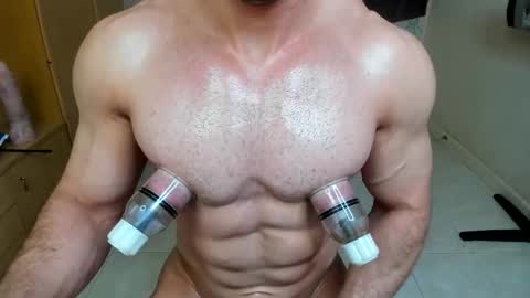 Snapshot of sweetmuscles_boy chatting on September 2025 02:16:01 PM Lorenzo online show from September 2025 02:16:01 PM